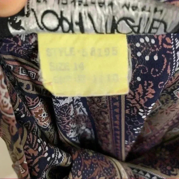 Sophisticates vintage purple patterned button up - Picture 7 of 7